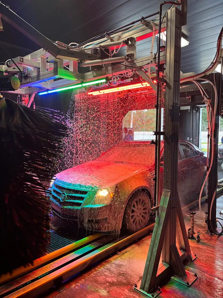 A car moving through the Classic Clean tunnel under coloured wash lights
